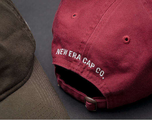 Kšiltovka New Era Unstructured Carmine 9FORTY Strapback