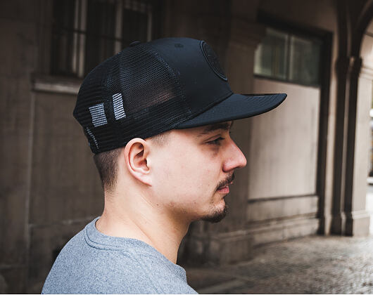Kšiltovka New Era Emblem Trucker New York Yankees Black/Black 9FIFTY Snapback