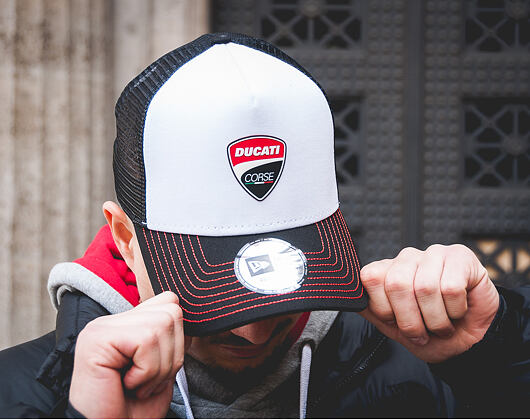 Kšiltovka New Era Corse Ducati 9FORTY TRUCKER White/Black Snapback