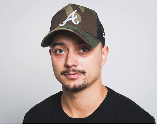 Kšiltovka New Era League Essential Trucker Atlanta Braves 9FORTY Woodland Camo/White Snapback
