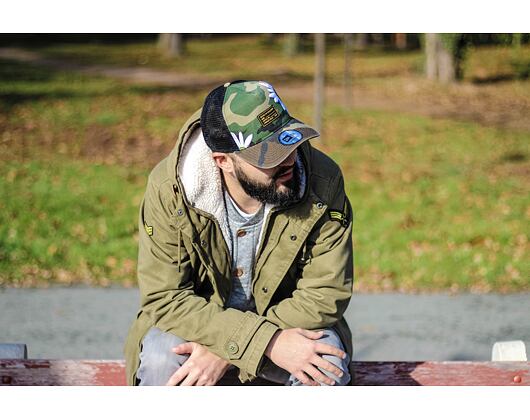 Kšiltovka New Era 9FORTY Trucker Military Flower Woodland Camo Snapback