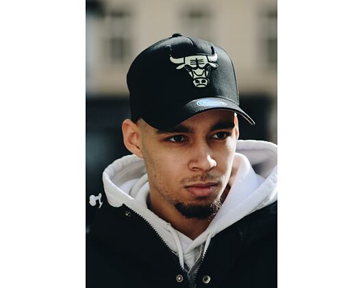 Kšiltovka Mitchell & Ness Chicago Bulls 622 Black/Mint 110