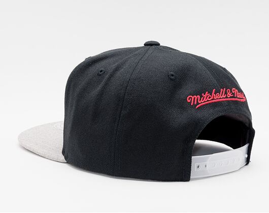 Kšiltovka Mitchell & Ness Chicago Bulls Black Heather Reflective Snapback
