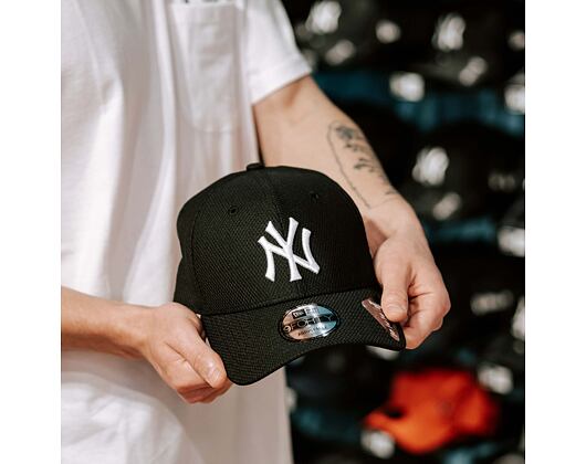 Kšiltovka New Era 9FORTY Diamond Era New York Yankees Strapback Black / White