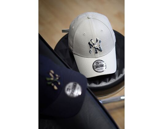 Kšiltovka New Era 9FORTY MLB Camo Infill New York Yankees Strapback Stone / Urban Camo