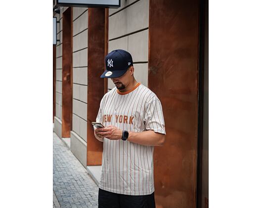 Triko New Era Oversized New York Pinstripe Tee Stone / Toffee