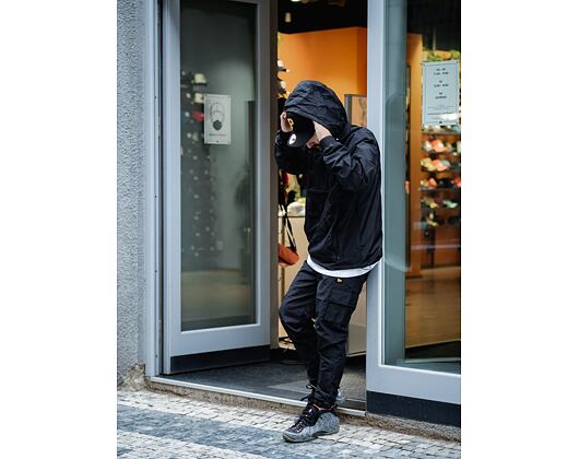 Bunda New Era Contemporary Cargo Windbreaker Black