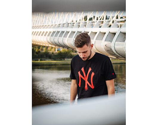 Triko New Era MLB Seasonal Team Logo Tee New York Yankees Black / Red
