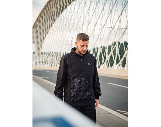 Bunda New Era Contemporary Cargo Windbreaker Black