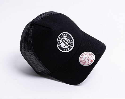 Kšiltovka Mitchell & Ness Brooklyn Nets Winter Trucker Black