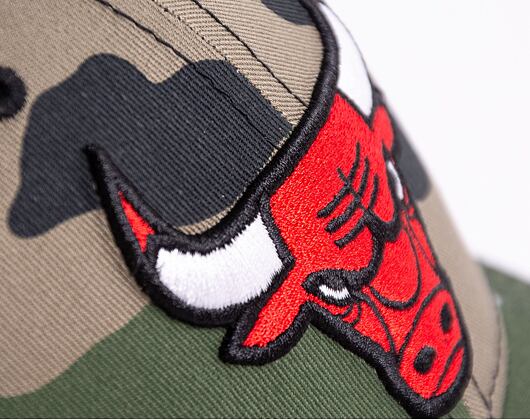 Kšiltovka New Era 9FORTY NBA Camo Chicago Bulls Strapback Woodland Camo