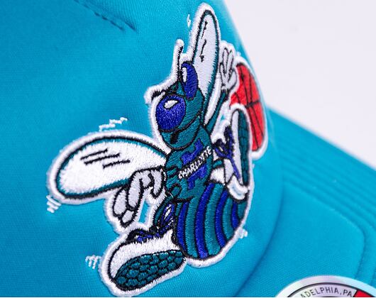 Kšiltovka Mitchell & Ness Keep On Truckin Trucker Hwc Charlotte Hornets Teal