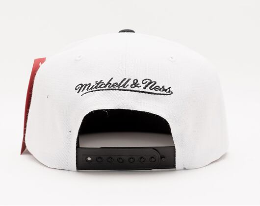 Kšiltovka Mitchell & Ness Day One Snapback Chicago Bulls White / Black