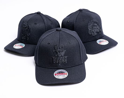 Kšiltovka Mitchell & Ness Blk/Blk Logo Classic Red Milwaukee Bucks Black