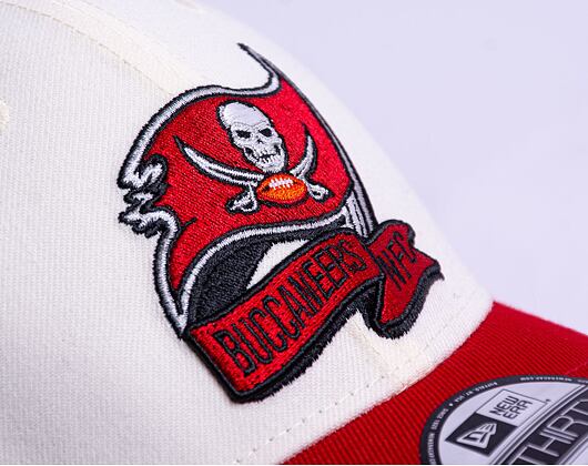 Kšiltovka New Era 39THIRTY NFL22 Sideline Tampa Bay Buccaneers