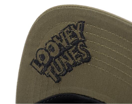 Kšiltovka Capslab Looney Tunes - Wile E. Coyote Flat Trucker Olive