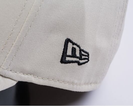 Kšiltovka New Era 39THIRTY MLB League Essential New York Yankees Stone / Black