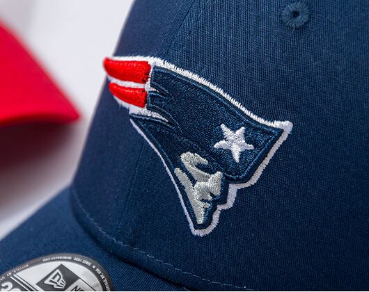 Kšiltovka New Era 39THIRTY NFL Comfort New England Patriots Oceanside Blue / Front Door Red