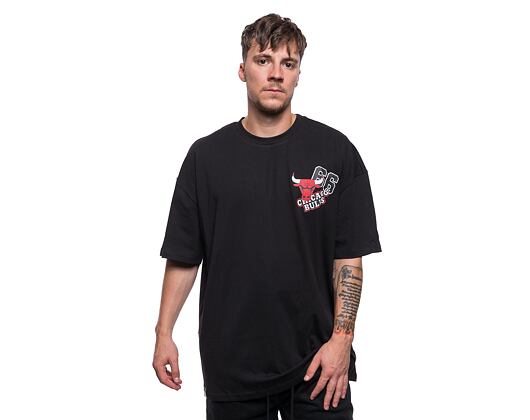 Triko New Era NBA Arch WordMark Oversized Tee Chicago Bulls Black / Front Door Red