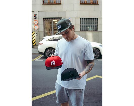 Kšiltovka New Era 9FIFTY MLB Black on Black Los Angeles Dodgers - Black