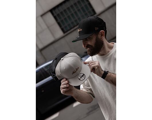 Kšiltovka New Era 9FIFTY Trucker Mesh New World Black