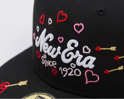 Kšiltovka New Era - Vday Scribble 59FIFTY - Black / White / Scarlet