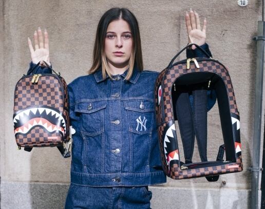 Batoh Sprayground - Sharks In A Hole In Paris Dlxsv Backpack