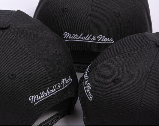 Kšiltovka Mitchell & Ness - NBA Tilted Pro Snapback - Chicago Bulls - Black