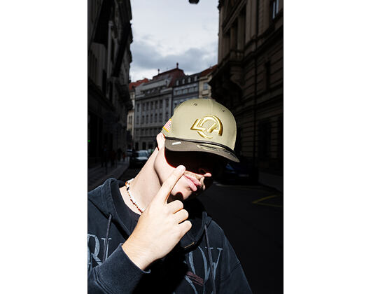 Kšiltovka New Era - NFL25 "Salute to Service" - 9SEVENTY Stretch-Snap - Los Angeles Rams