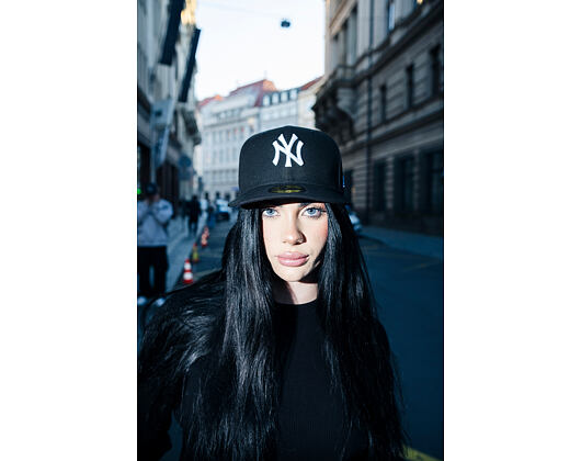 Kšiltovka New Era - MLB Basic 59FIFTY - NY Yankees - Black / White