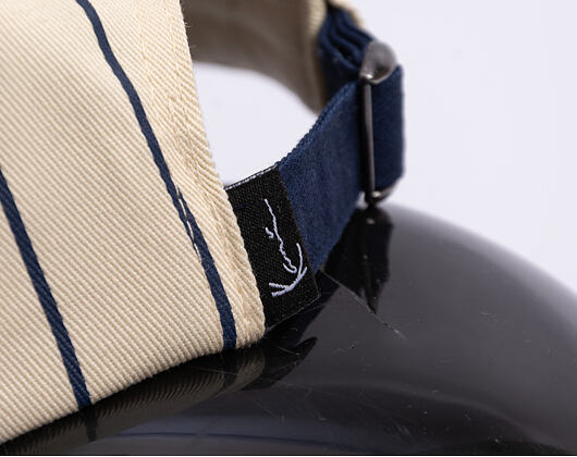 Kšiltovka Karl Kani - Cursive Varsity Pinstripe Baseball Cap