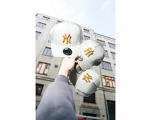 Dětská Kšiltovka New Era - MLB Essential 9FORTY Trucker - NY Yankees - Stone