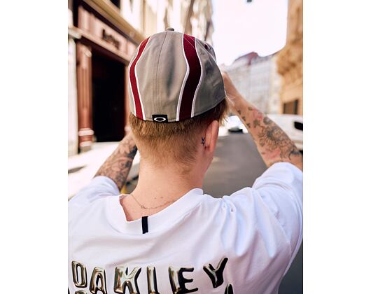 Kšiltovka Oakley - Wave Cap - Cement/Black/Iron Red