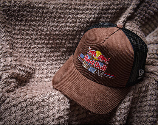 Kšiltovka New Era - F1 Distressed Cord 9FORTY A-Frame Trucker - RED BULL F1 - Chestnut Brown