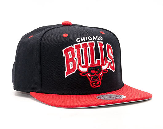 Kšiltovka Mitchell & Ness Team Arch Chicago Bulls Black/Red Snapback