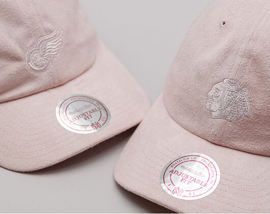 Kšiltovka Mitchell & Ness Micro Suede Slouch Chicago Blackhawks Light Pink Strapback