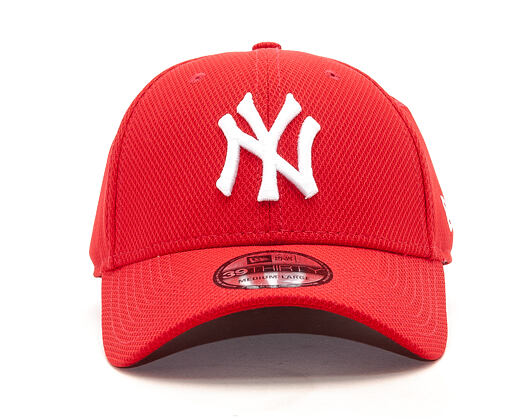 Kšiltovka New Era Diamond Era Essential New York Yankees 39THIRTY Scarlet