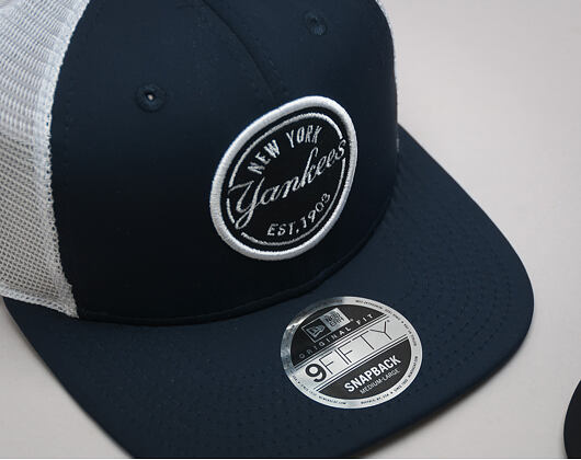 Kšiltovka New Era Emblem Trucker New York Yankees Navy 9FIFTY Snapback