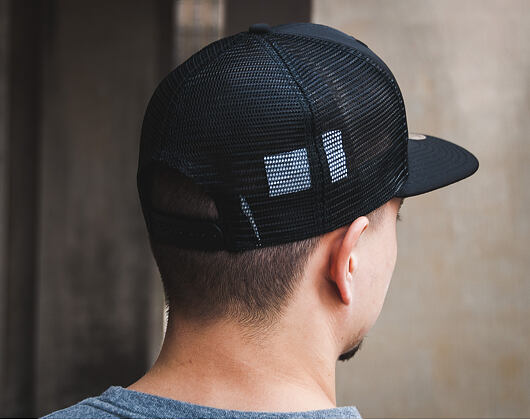 Kšiltovka New Era Emblem Trucker New York Yankees Black/Black 9FIFTY Snapback