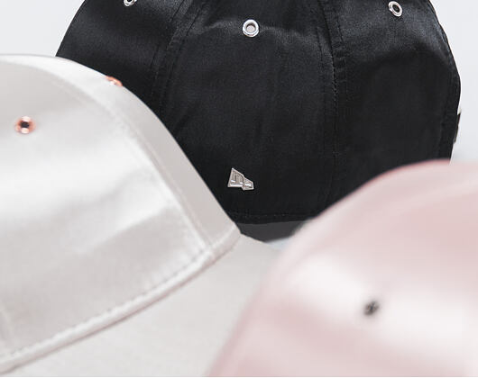 Dámská Kšiltovka New Era Premium 9FORTY Black/Silver Wing Strapback