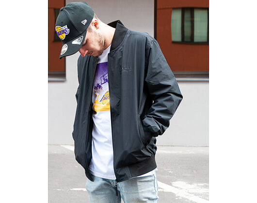 Bunda New Era Technical Varsity Black