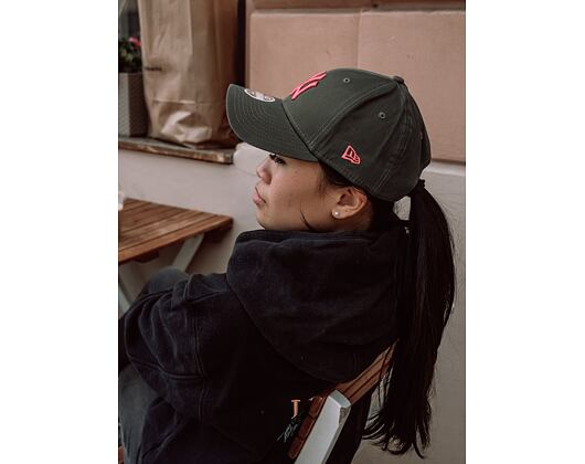 Dámská Kšiltovka New Era League Essential New York Yankees 9FORTY New Olive/Lava Red Strapback