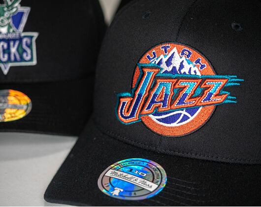 Kšiltovka Mitchell & Ness Utah Jazz 537 Team Logo High Crown Black