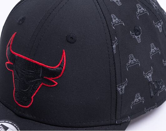 Kšiltovka New Era 9FORTY NBA Nylon Chicago Bulls Strapback Black