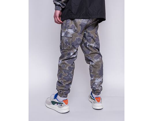 Tepláky New Era Outdoor Utility All Over Print Track Pants New Olive / XPT