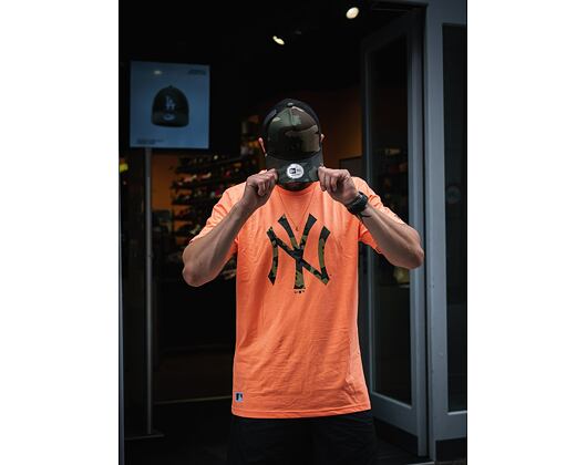 Triko New Era MLB Camo Pack Infill Team Logo New York Yankees Orange / Woodland Camo