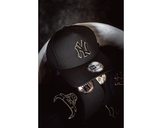 Kšiltovka New Era 9FORTY MLB Black and Gold New York Yankees Black