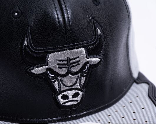 Kšiltovka Mitchell & Ness - Day One Snapback - Chicago Bulls - Black-Grey