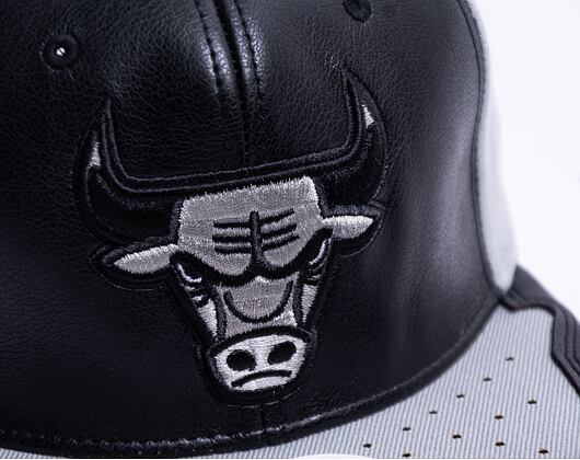 Kšiltovka Mitchell & Ness Chicago Bulls Day One Snapback Black / Grey