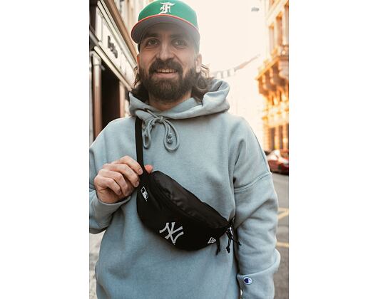 Ledvinka New Era - Mini Waist Bag - NY Yankees - Black / White